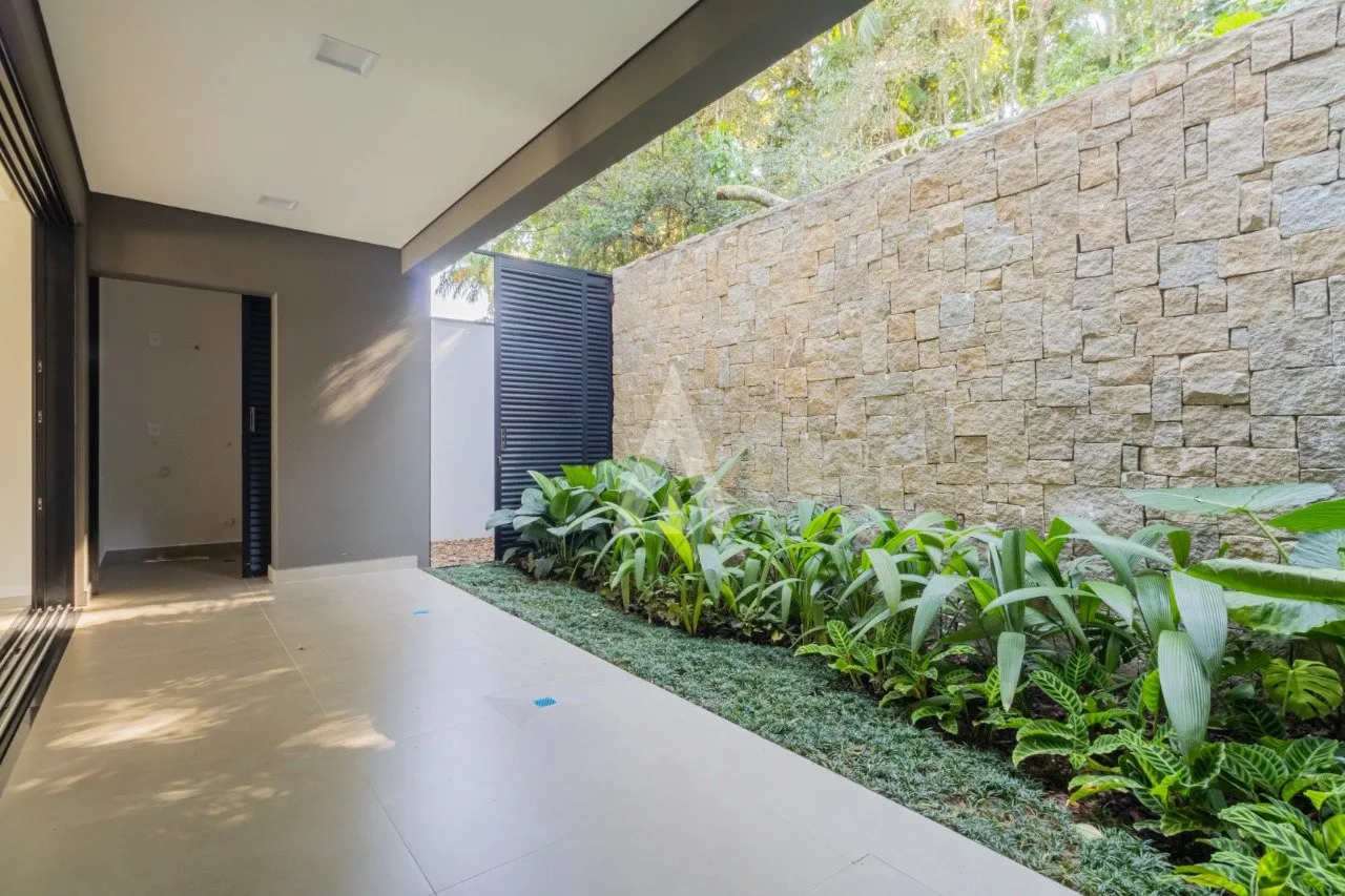 Casa com 3 suíte(s) à venda no bairro América em Joinville, por R$ 2.467.040.82. — foto 6