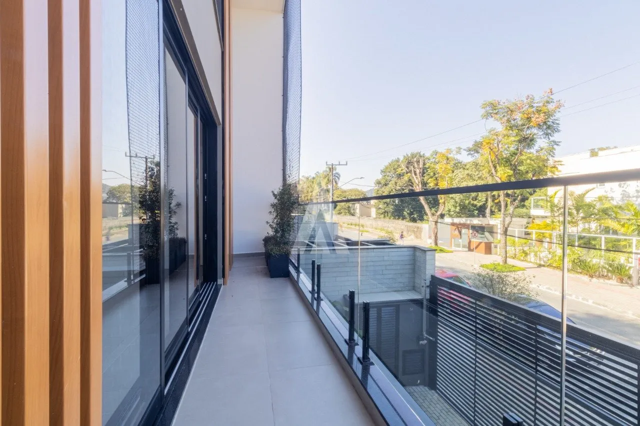 Casa com 3 suíte(s) à venda no bairro América em Joinville, por R$ 2.467.040.82. — foto 7