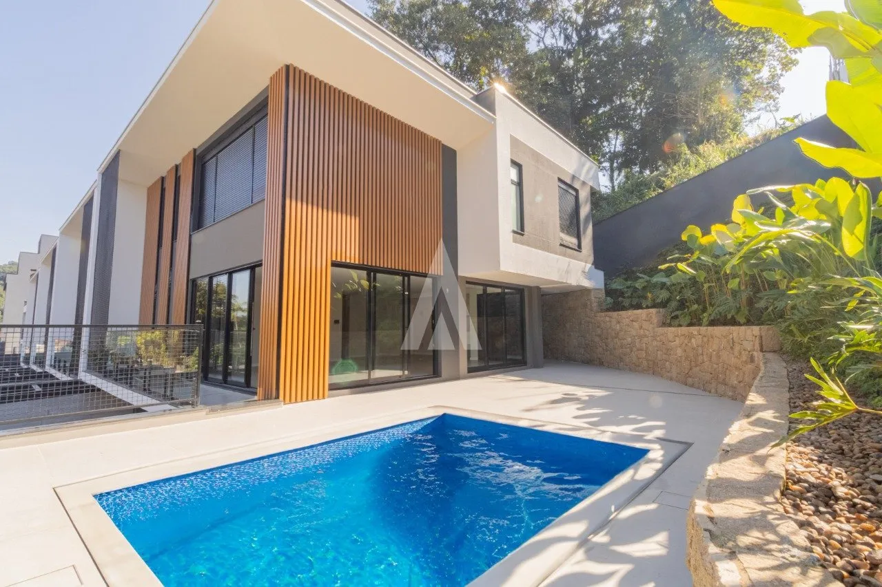 Casa com 3 suíte(s) à venda no bairro América em Joinville, por R$ 2.897.516.47. - foto 1