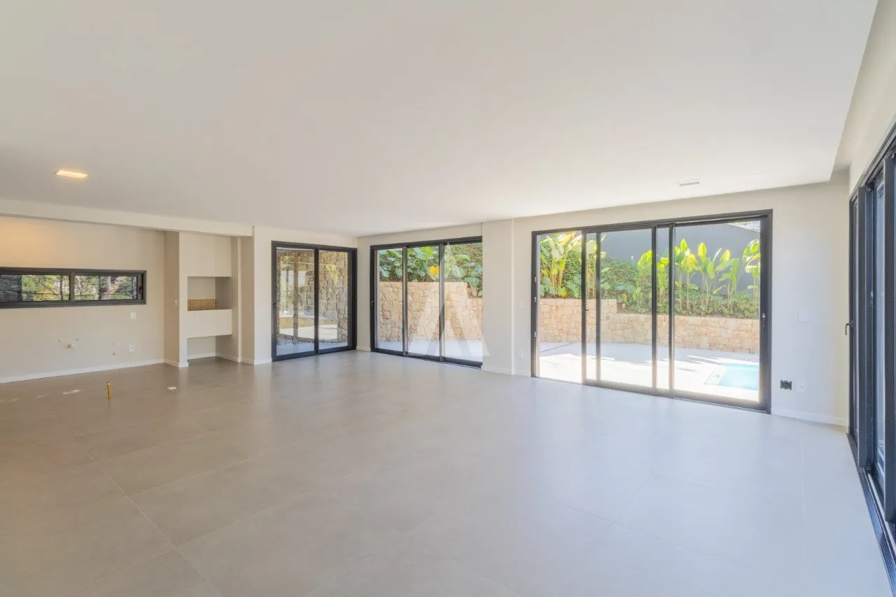 Casa com 3 suíte(s) à venda no bairro América em Joinville, por R$ 2.897.516.47. — foto 3