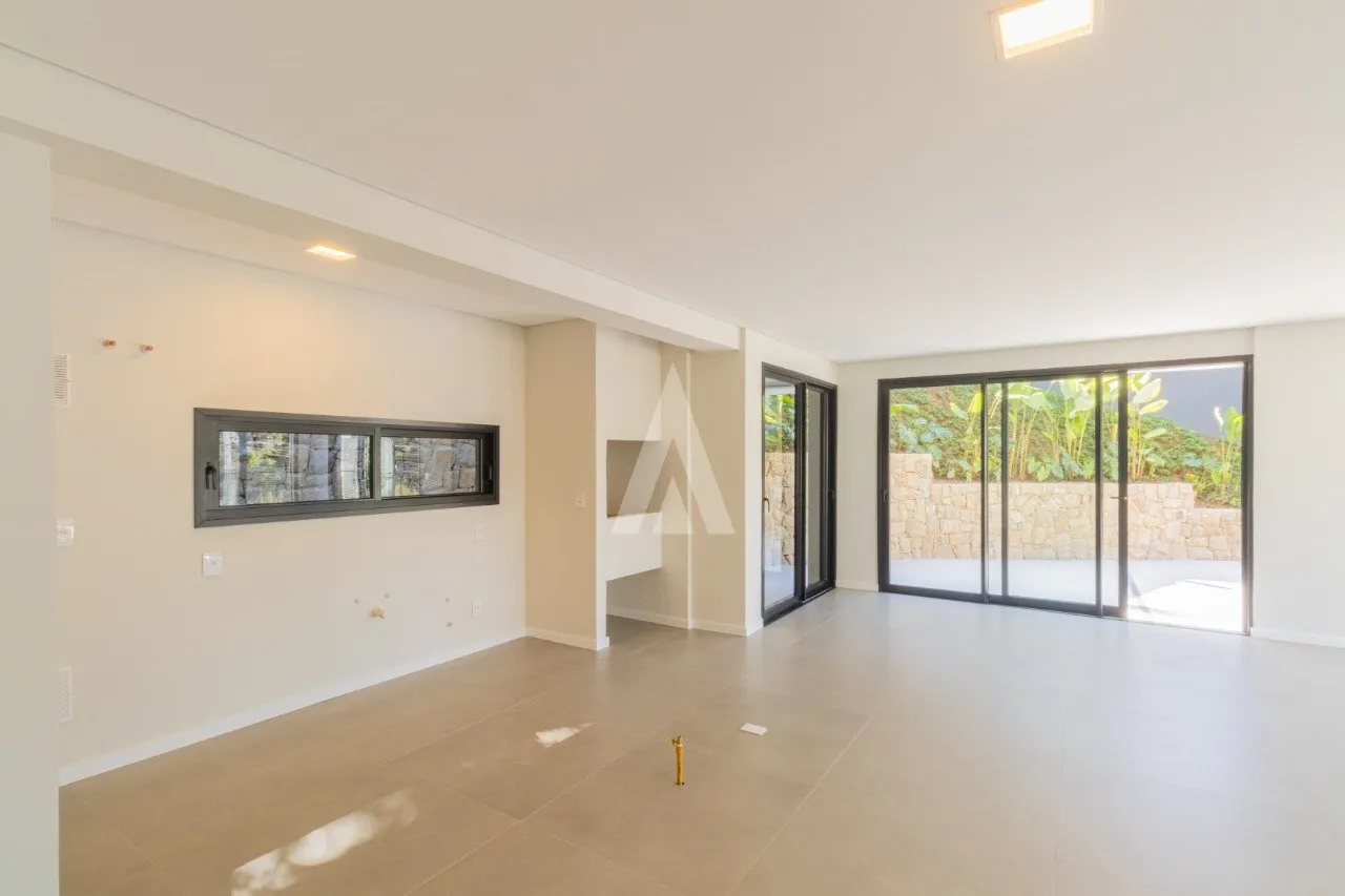 Casa com 3 suíte(s) à venda no bairro América em Joinville, por R$ 2.897.516.47. — foto 4