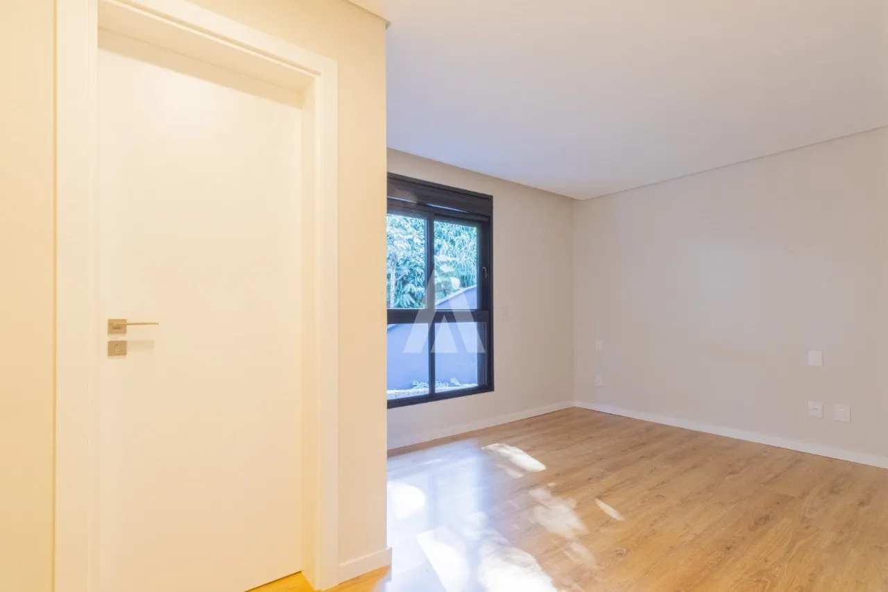 Casa com 3 suíte(s) à venda no bairro América em Joinville, por R$ 2.897.516.47. — foto 7