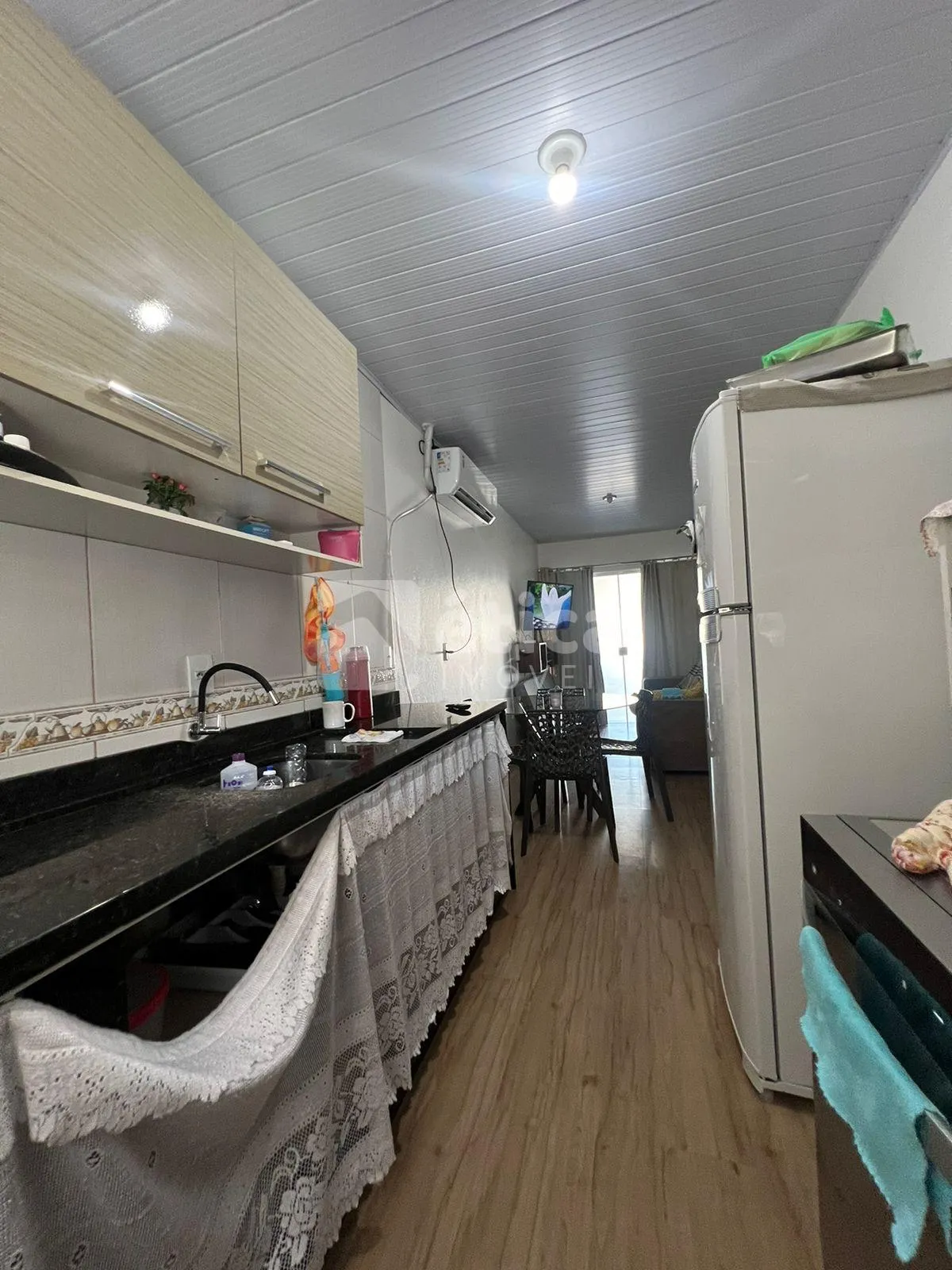 Casa Germinada com 2 Quartos, Ar Condicionado e Ampla Área de Serviço — foto 2