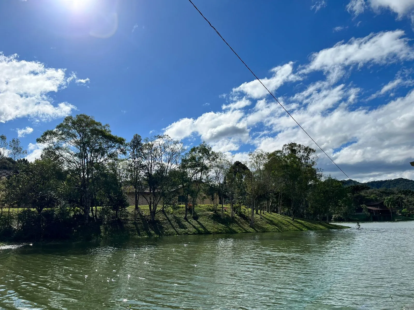 Terreno em loteamento de alto padrão na barragem em Alto Cedros. — foto 3