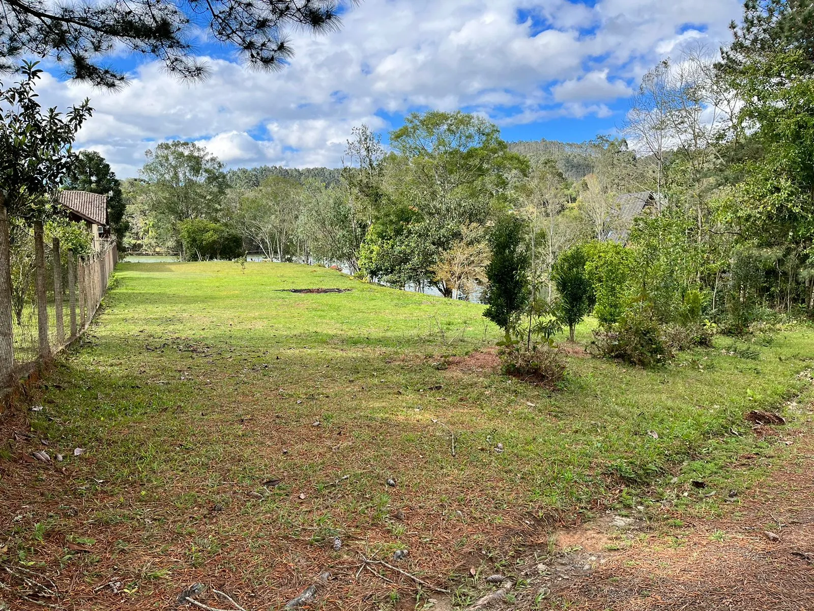 Terreno em loteamento de alto padrão na barragem em Alto Cedros. — foto 4