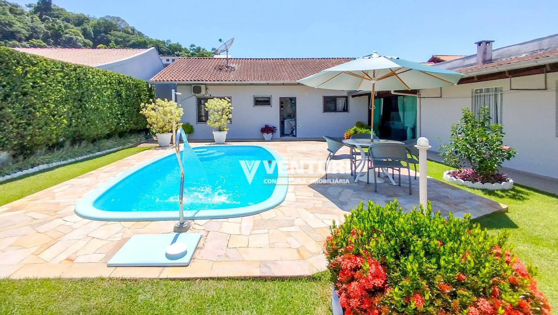 Casa com 3 dormitórios à venda, e uma suíte, 154 m por R$ 1.050.000 - Velha Central - Blumenau/SC — foto 2