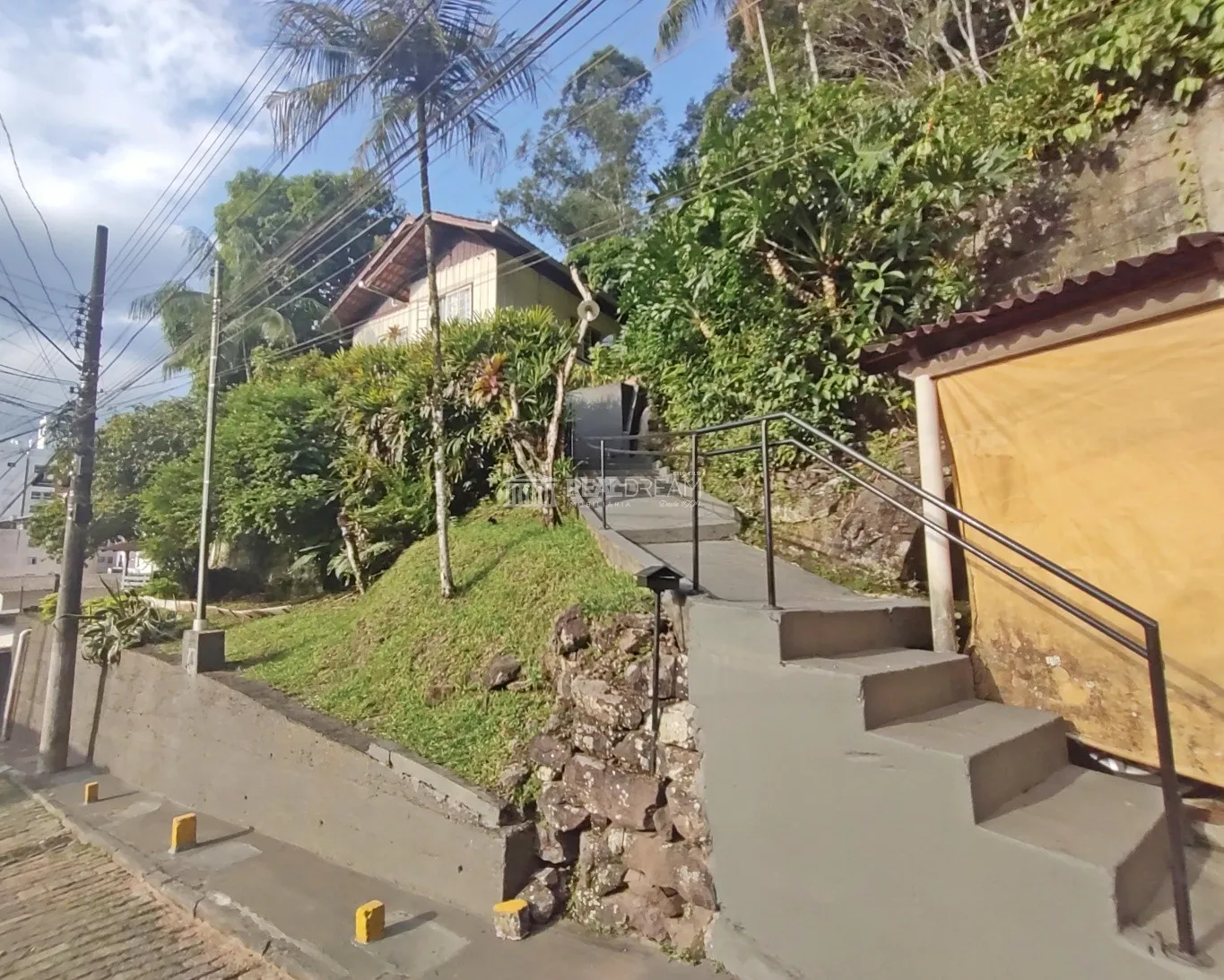 Casa mista com 3 dormitórios e sótão com banheiro. - foto 1