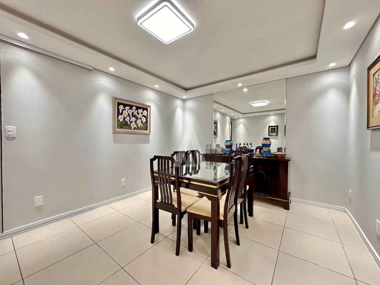 Casa com 1 suíte(s) mais 2 quarto(s) à venda no bairro Santo Antônio em Joinville, por R$ 1.350.000,00. — foto 2