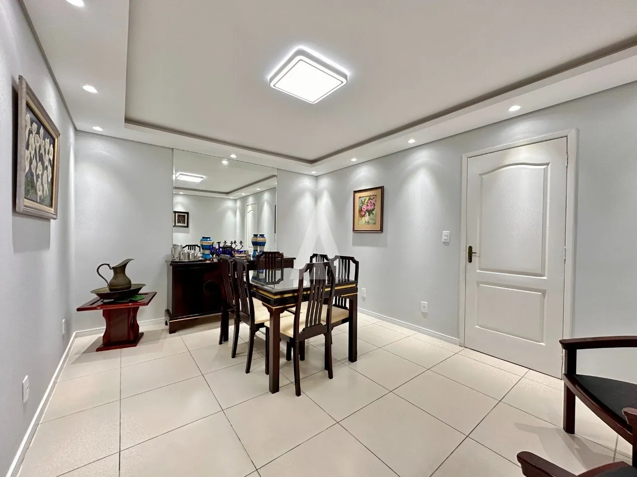 Casa com 1 suíte(s) mais 2 quarto(s) à venda no bairro Santo Antônio em Joinville, por R$ 1.350.000,00. — foto 3