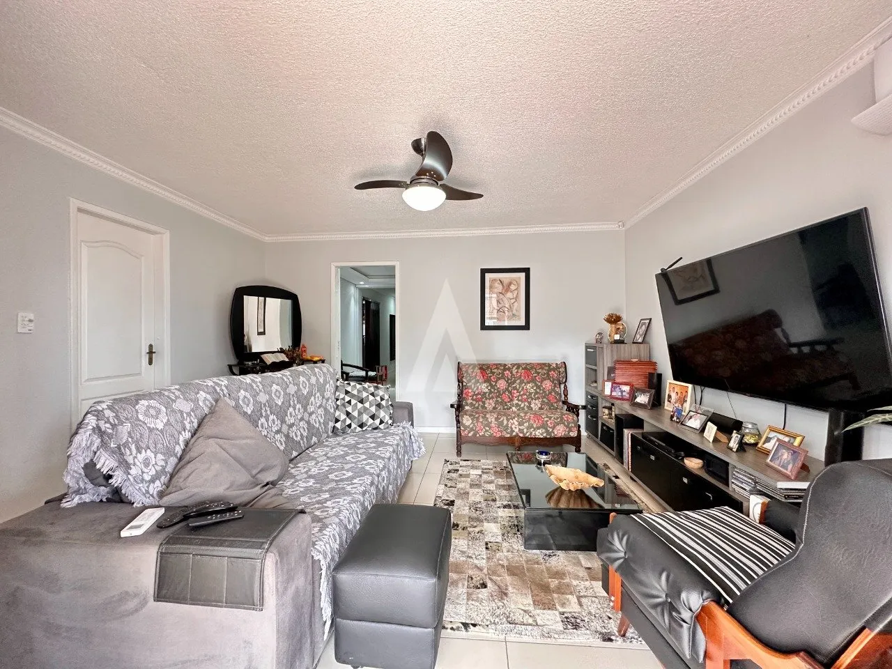 Casa com 1 suíte(s) mais 2 quarto(s) à venda no bairro Santo Antônio em Joinville, por R$ 1.350.000,00. — foto 5