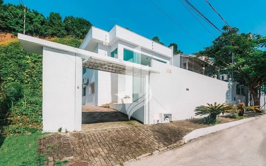 Casa de Alto Padrão na Praia Brava - foto 1