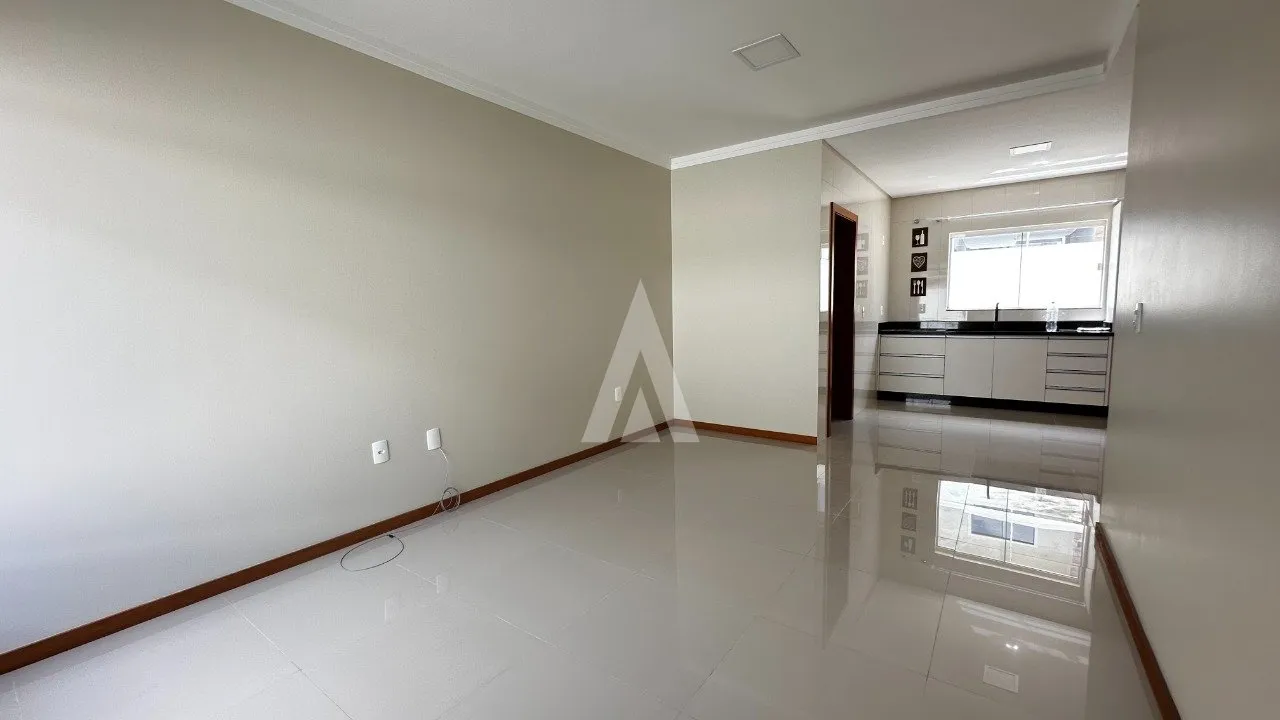 Casa em Condomínio com 1 suíte(s) mais 2 quarto(s) à venda no bairro Bom Retiro em Joinville, por R$700.000.00. — foto 2
