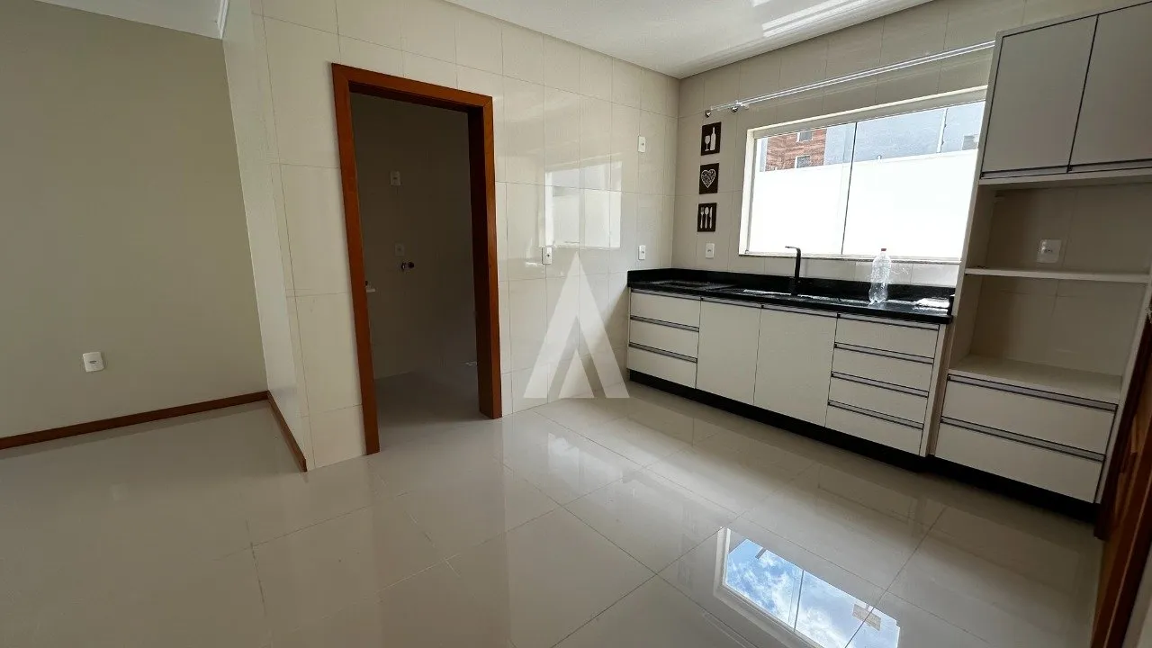 Casa em Condomínio com 1 suíte(s) mais 2 quarto(s) à venda no bairro Bom Retiro em Joinville, por R$700.000.00. — foto 5