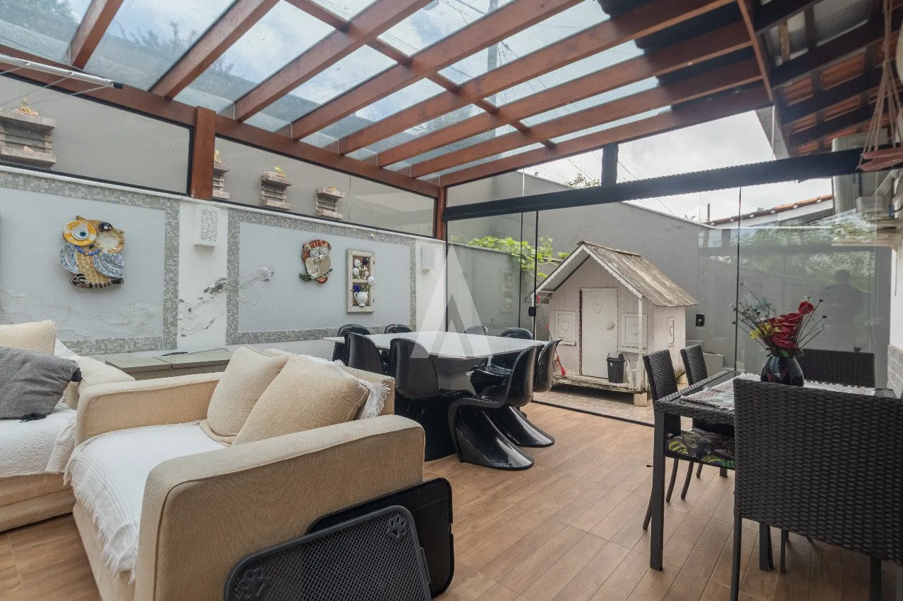 Sobrado com 1 suíte(s) mais 2 quarto(s) à venda no bairro Saguaçu em Joinville, por R$ 930.000.00. - foto 1