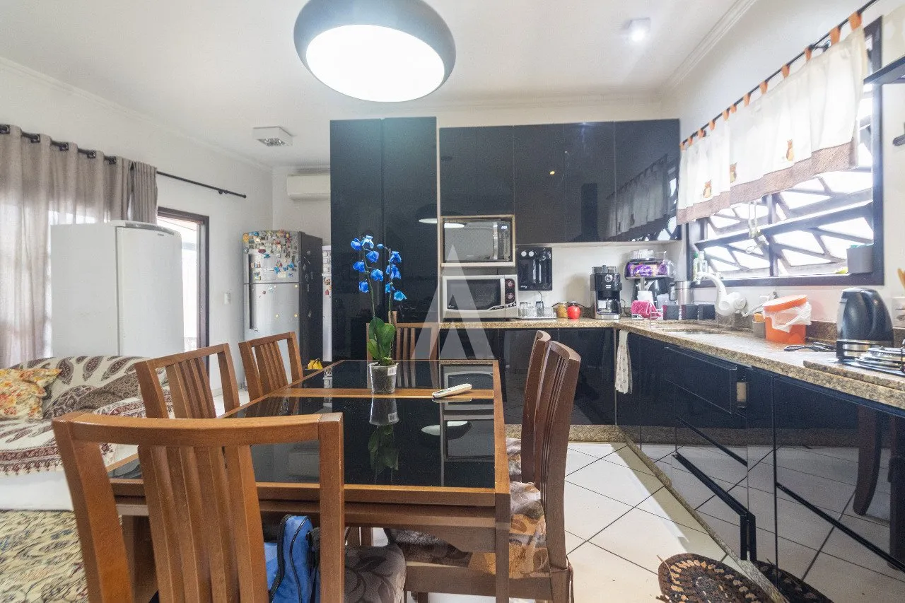 Sobrado com 1 suíte(s) mais 2 quarto(s) à venda no bairro Saguaçu em Joinville, por R$ 930.000.00. — foto 3