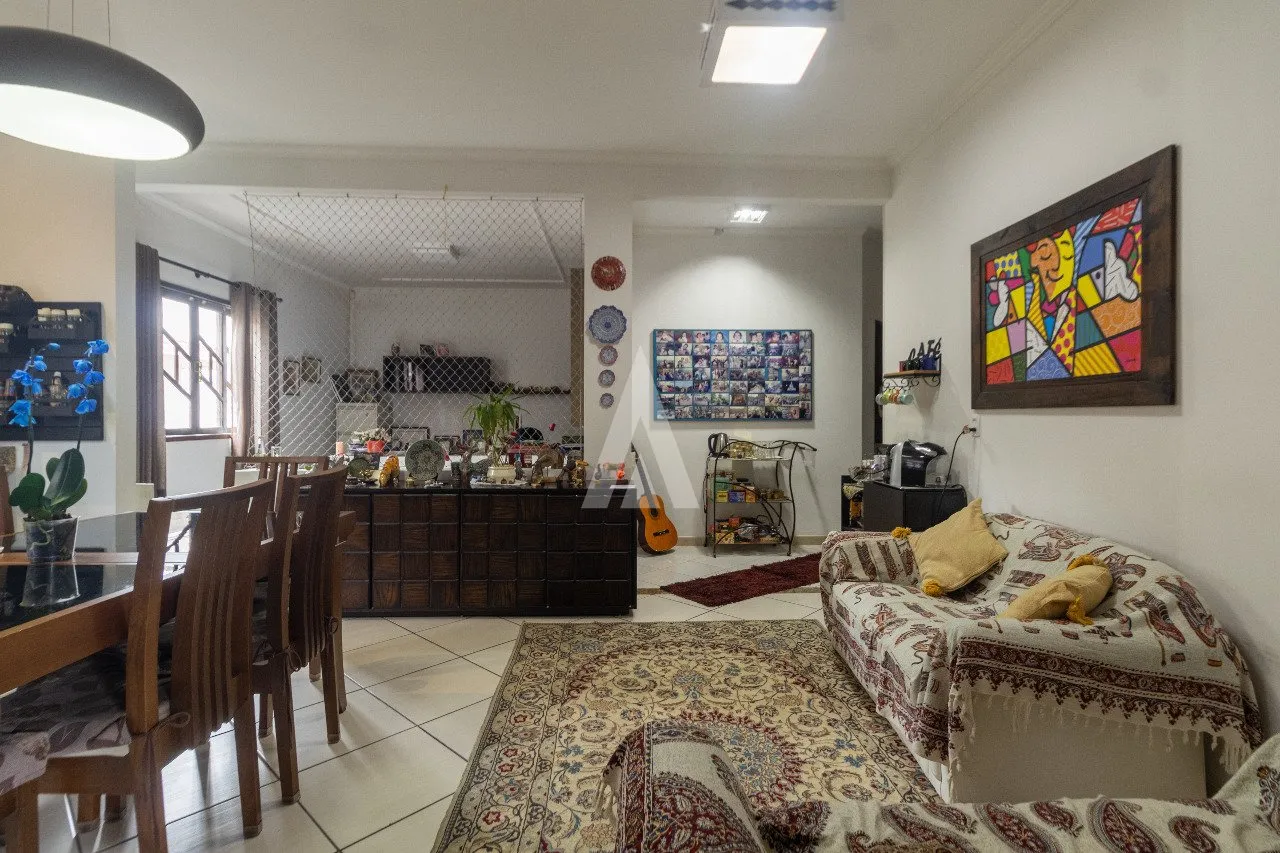 Sobrado com 1 suíte(s) mais 2 quarto(s) à venda no bairro Saguaçu em Joinville, por R$ 930.000.00. — foto 5