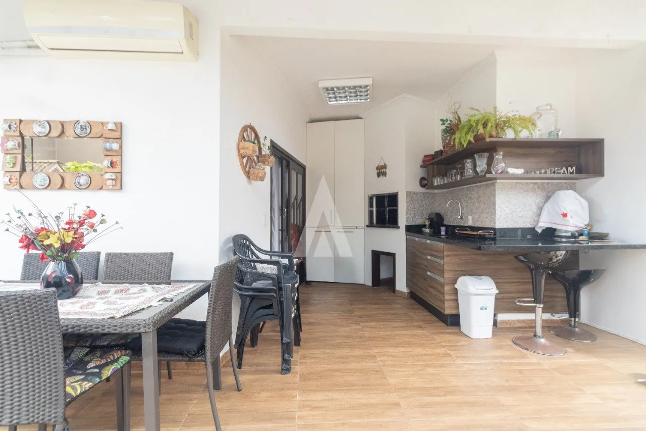 Sobrado com 1 suíte(s) mais 2 quarto(s) à venda no bairro Saguaçu em Joinville, por R$ 930.000.00. — foto 7