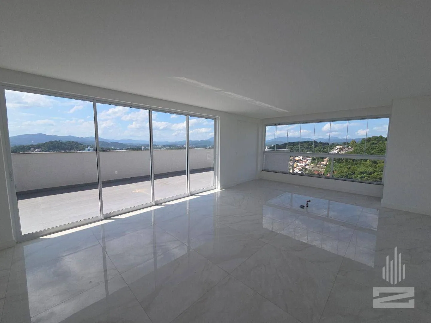 EXCELENTE Cobertura com 3 dormitórios à venda, 220 m por R$ 1.800.000 - Escola Agrícola - Blumenau/SC — foto 2