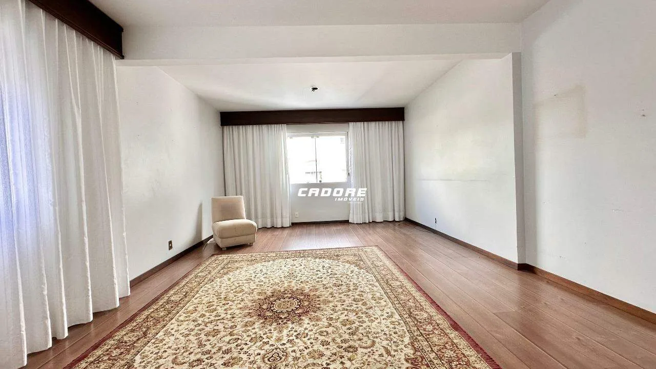 Se você busca um imóvel espaçoso, este apartamento é o lugar ideal para você. — foto 6