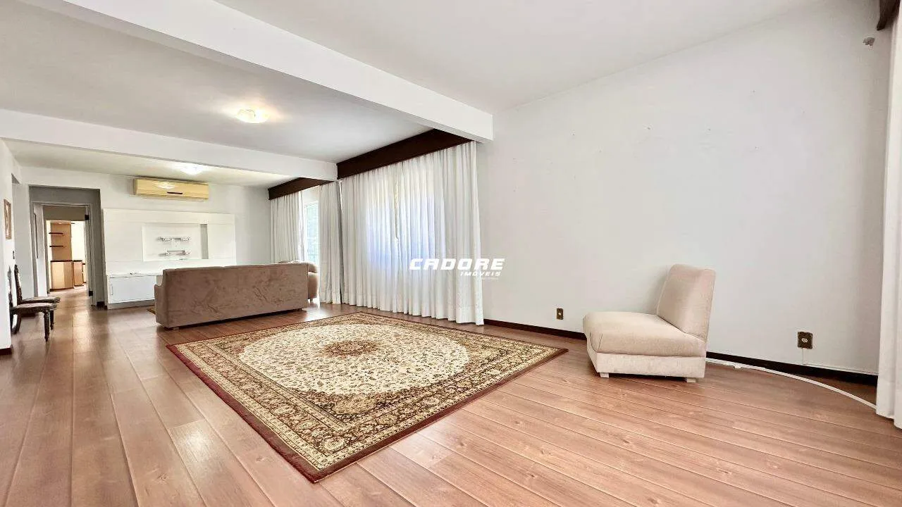 Se você busca um imóvel espaçoso, este apartamento é o lugar ideal para você. — foto 7