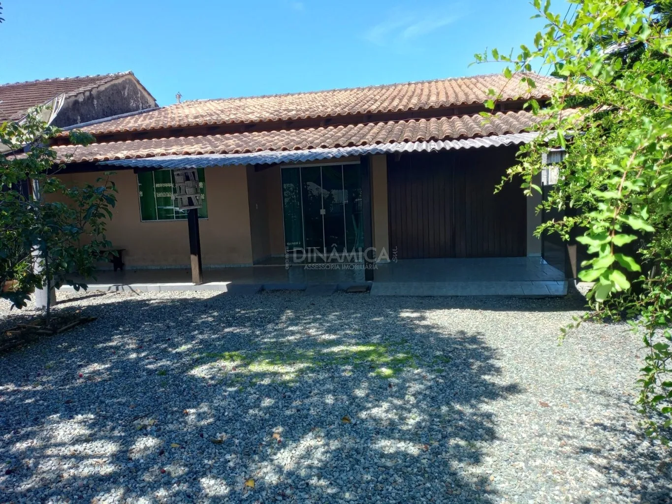 Casa à venda com três dormitórios e amplo terreno na praia de Penha! — foto 5