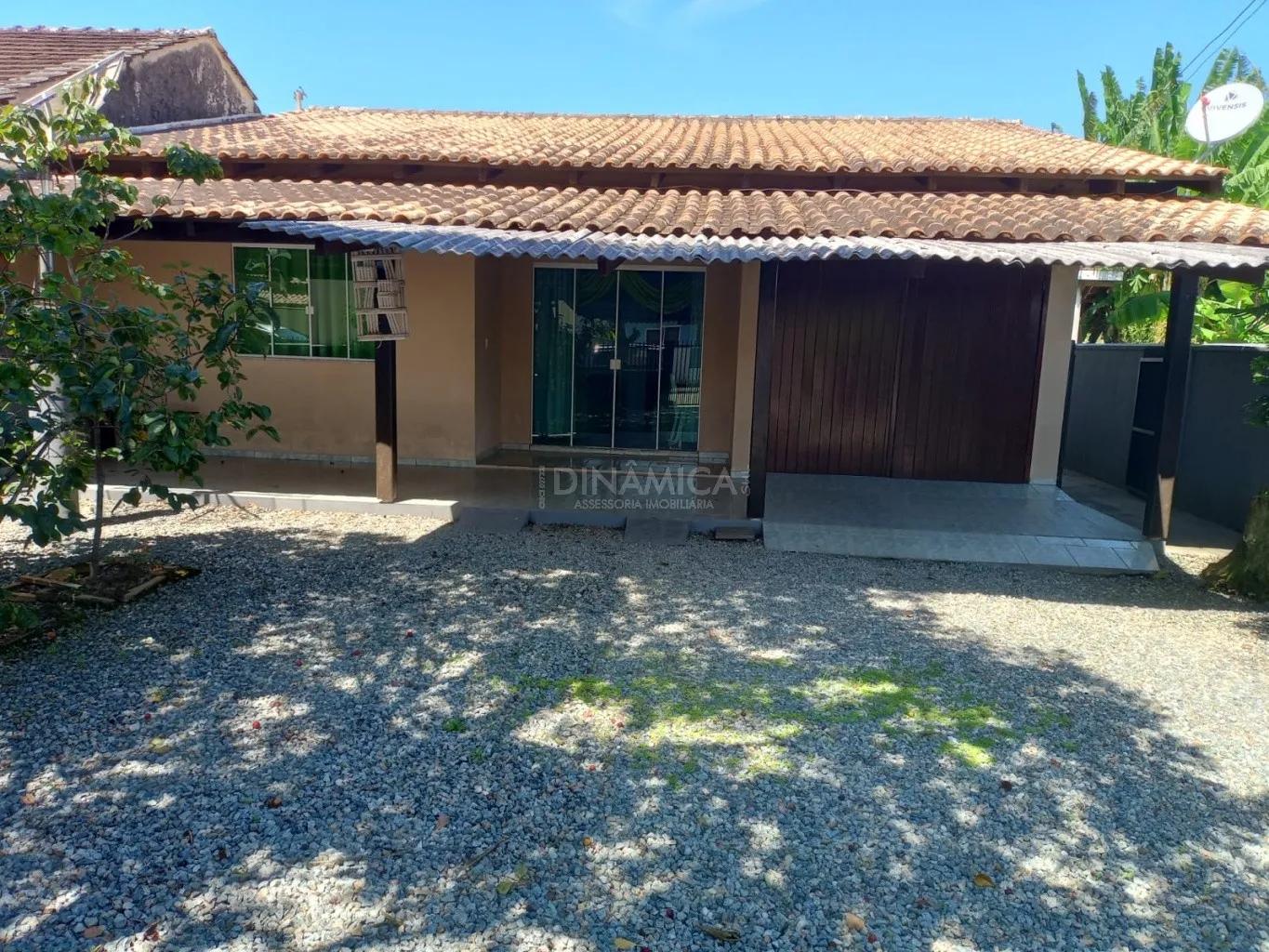 Casa à venda com três dormitórios e amplo terreno na praia de Penha! — foto 6