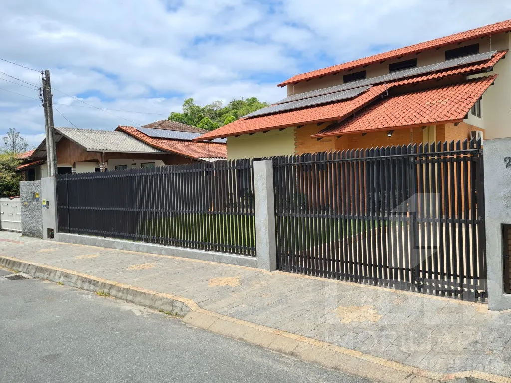 Casa com 205,20m de área construída e área de festas com piscina no bairro do Sol — foto 4