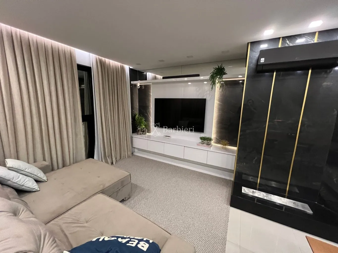 Cobertura Duplex mobiliada e decorada com 3 suítes na praia de Mariscal em Bombinhas/SC - foto 1