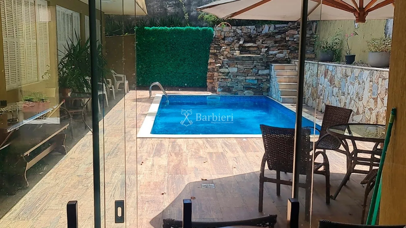 Casa com 6 quartos sendo 4 suítes no bairro Centro em Blumenau SC. — foto 5