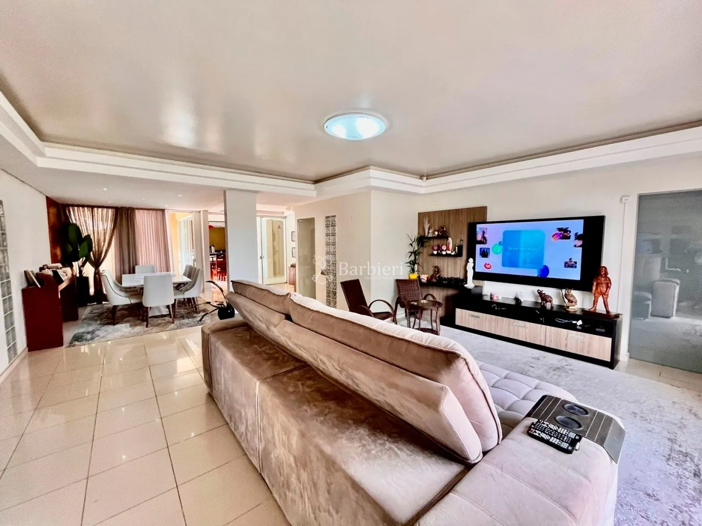 Casa com 6 quartos sendo 4 suítes no bairro Centro em Blumenau SC. — foto 7