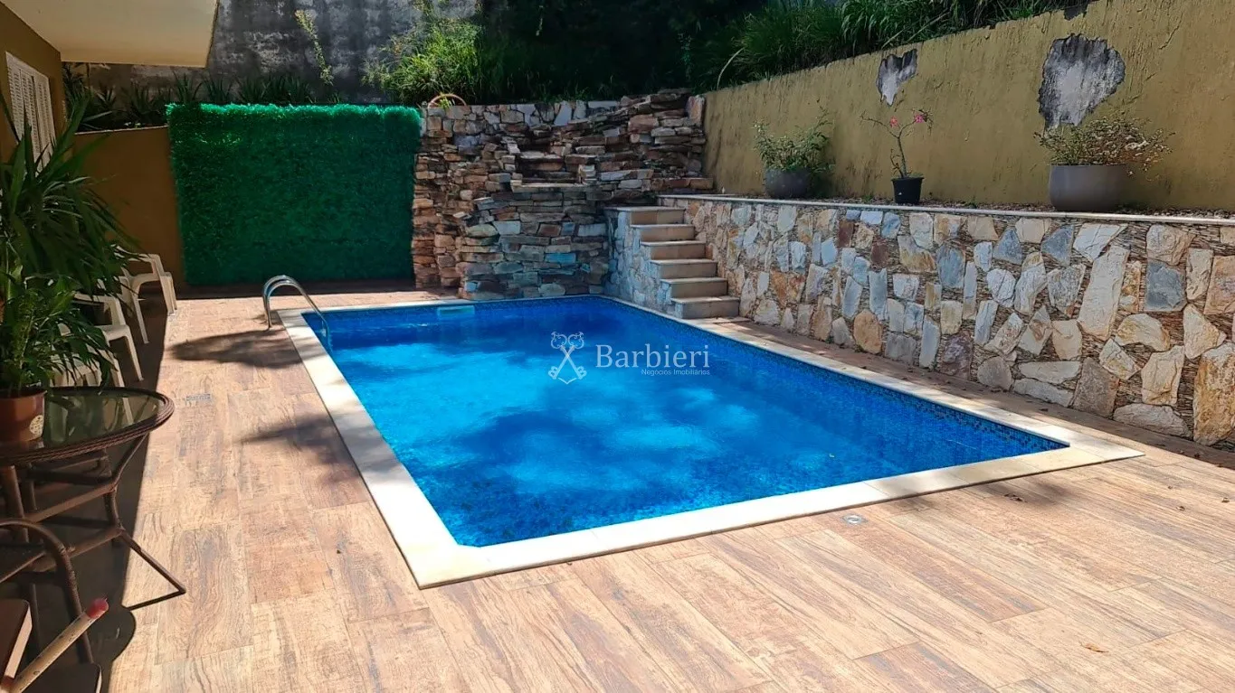 Casa com 6 quartos sendo 4 suítes no bairro Centro em Blumenau SC. — foto 3