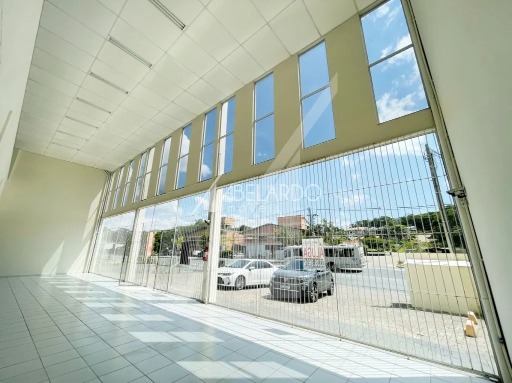 Galpão localizado no bairro Salto Weissbach em uma das vias mais movimentadas de Blumenau. - foto 1