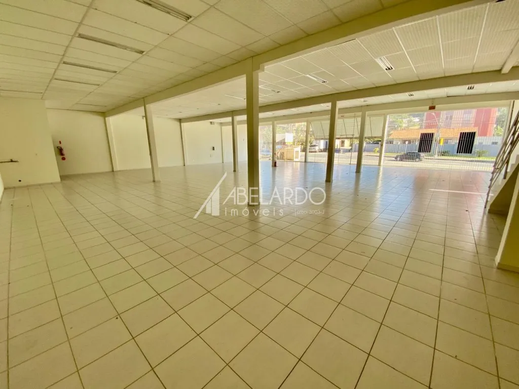 Galpão localizado no bairro Salto Weissbach em uma das vias mais movimentadas de Blumenau. — foto 4