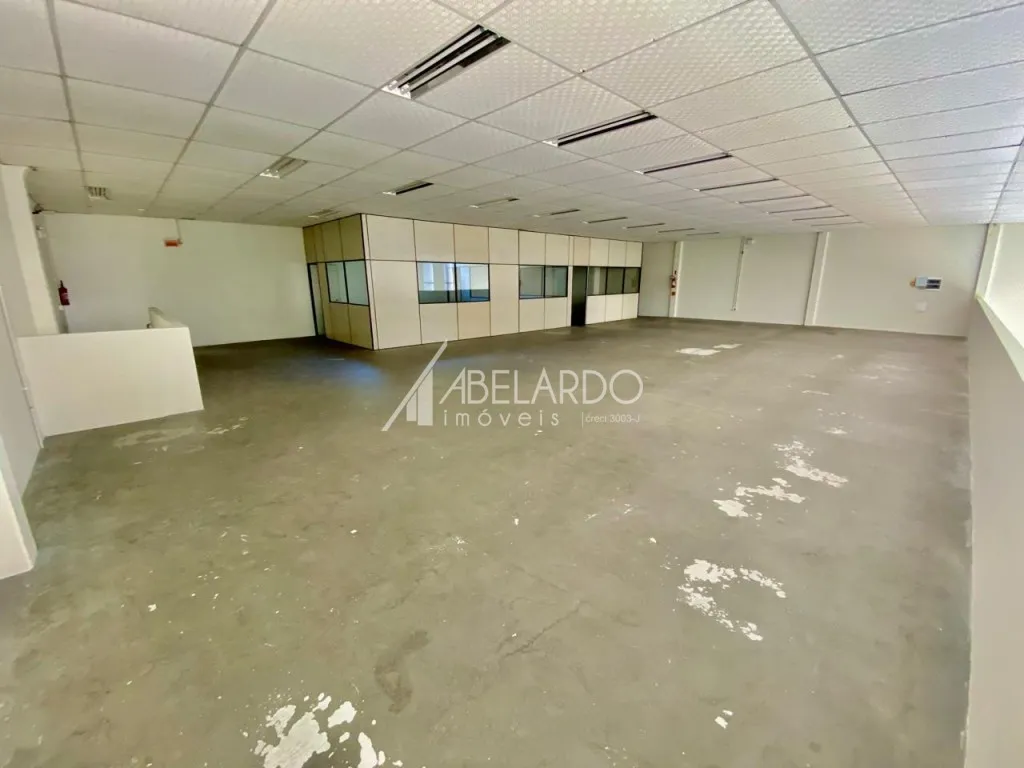 Galpão localizado no bairro Salto Weissbach em uma das vias mais movimentadas de Blumenau. — foto 6