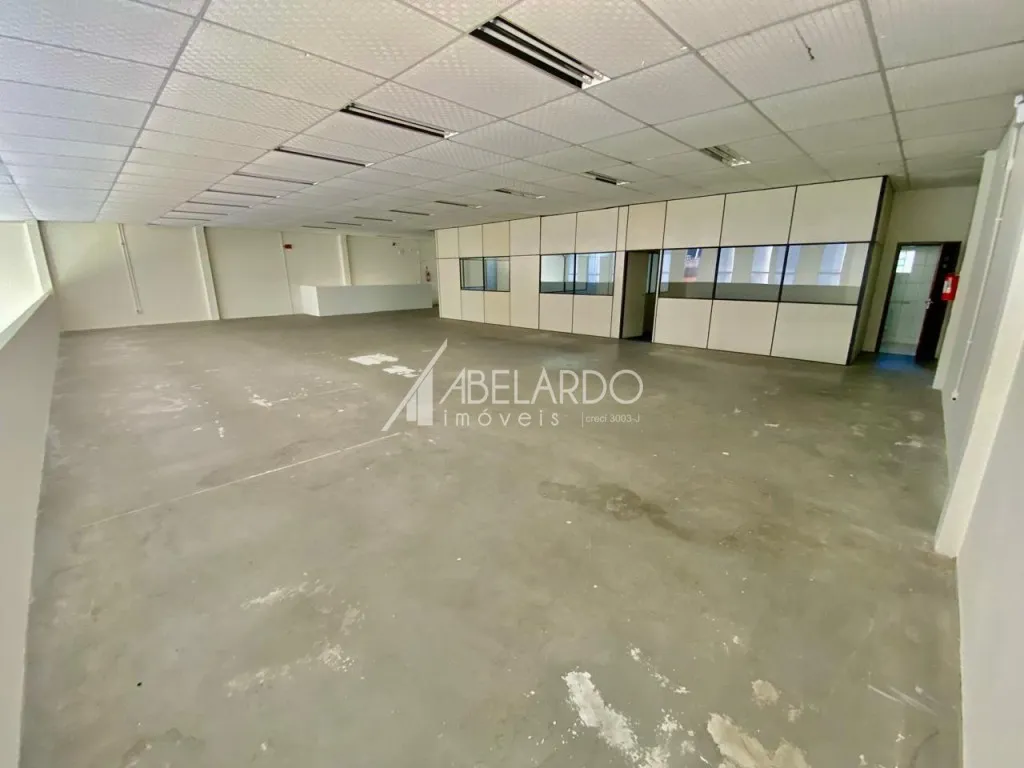 Galpão localizado no bairro Salto Weissbach em uma das vias mais movimentadas de Blumenau. — foto 7