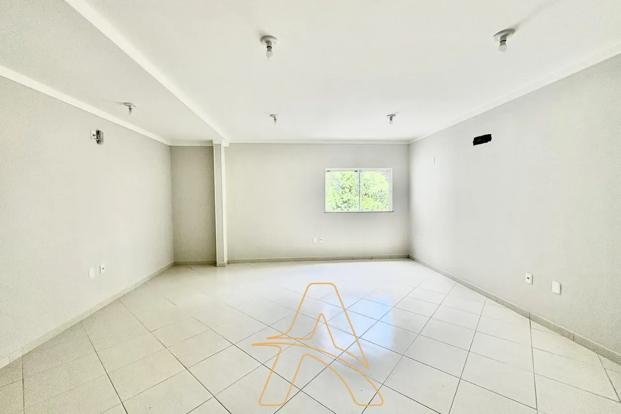 Sala Comercial com Garagem Próximo à Cooper Água Verde — foto 5