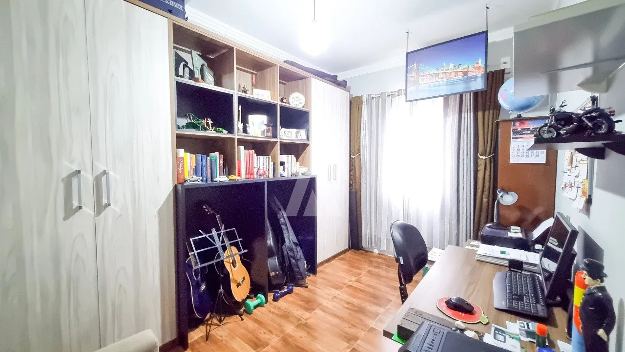 Casa com 1 suíte(s) mais 2 quarto(s) à venda no bairro Itaum em Joinville, por R$ 850.000.00. — foto 4