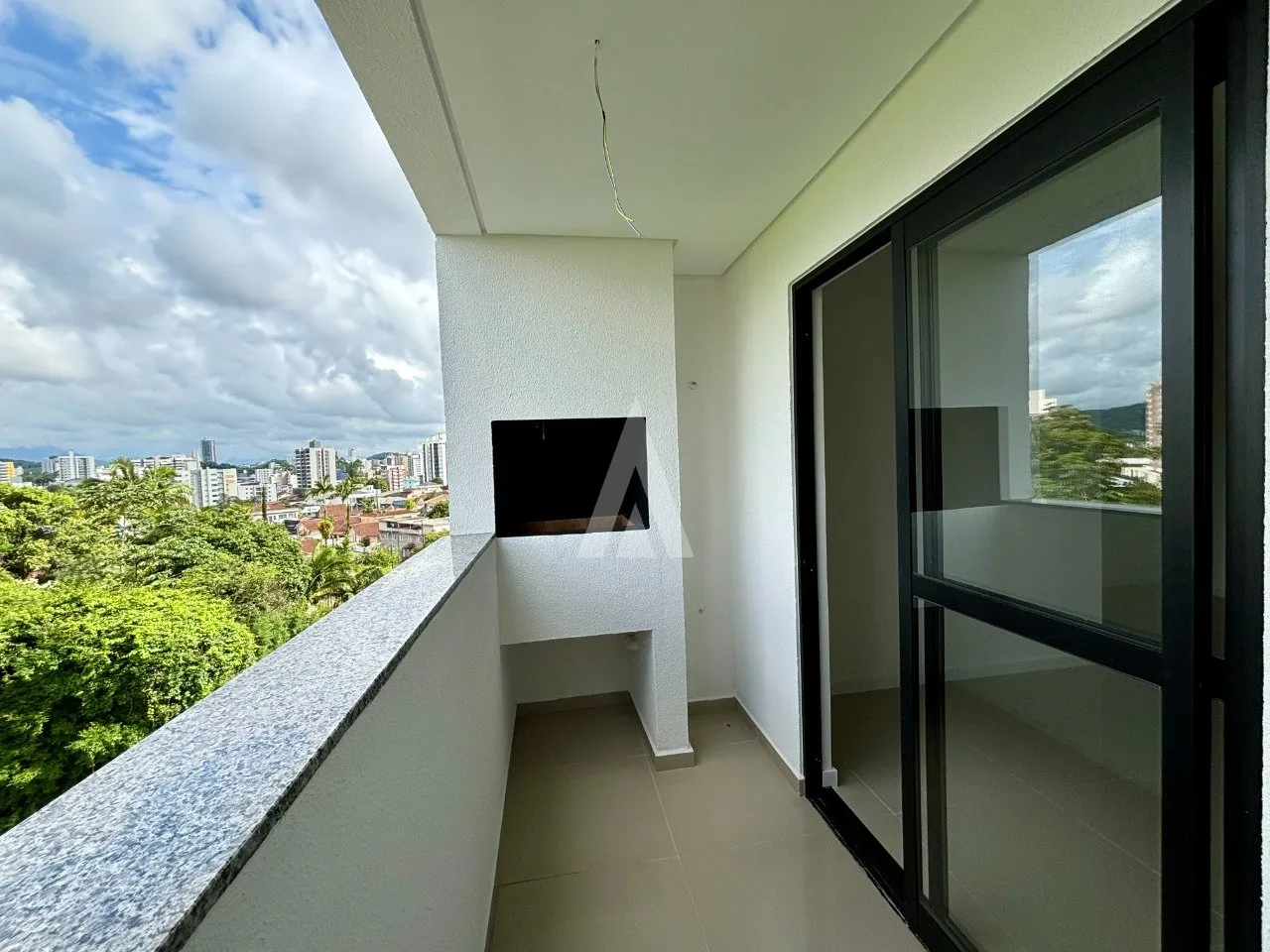 Apartamento com 1 suíte(s) mais 2 quarto(s) à venda no bairro Anita Garibaldi em Joinville, por R$ 705.000.00. — foto 2