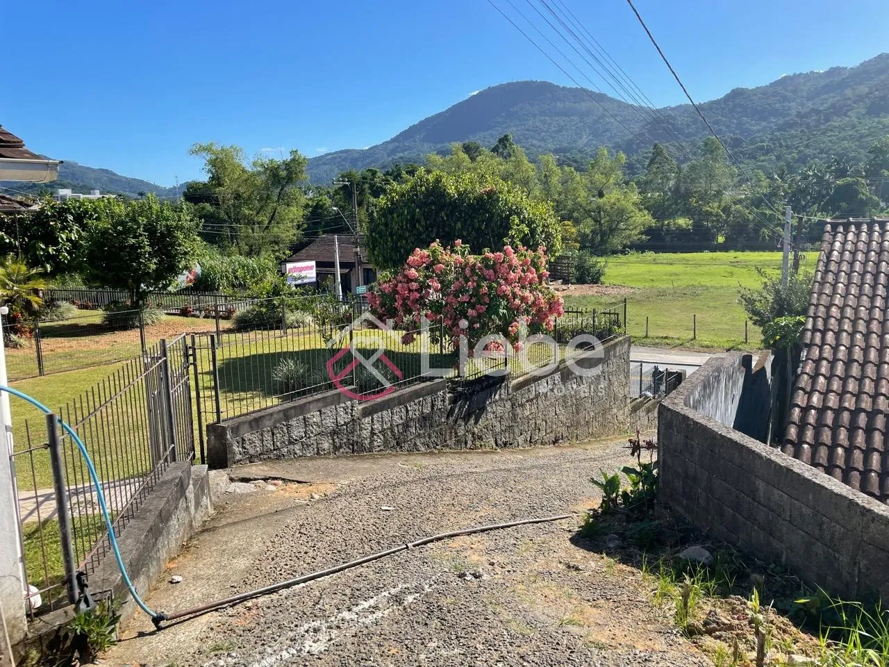 Terreno no Centro de Pomerode com 1.380,30m e 5 casas, todas com 02 dormitórios. - foto 1