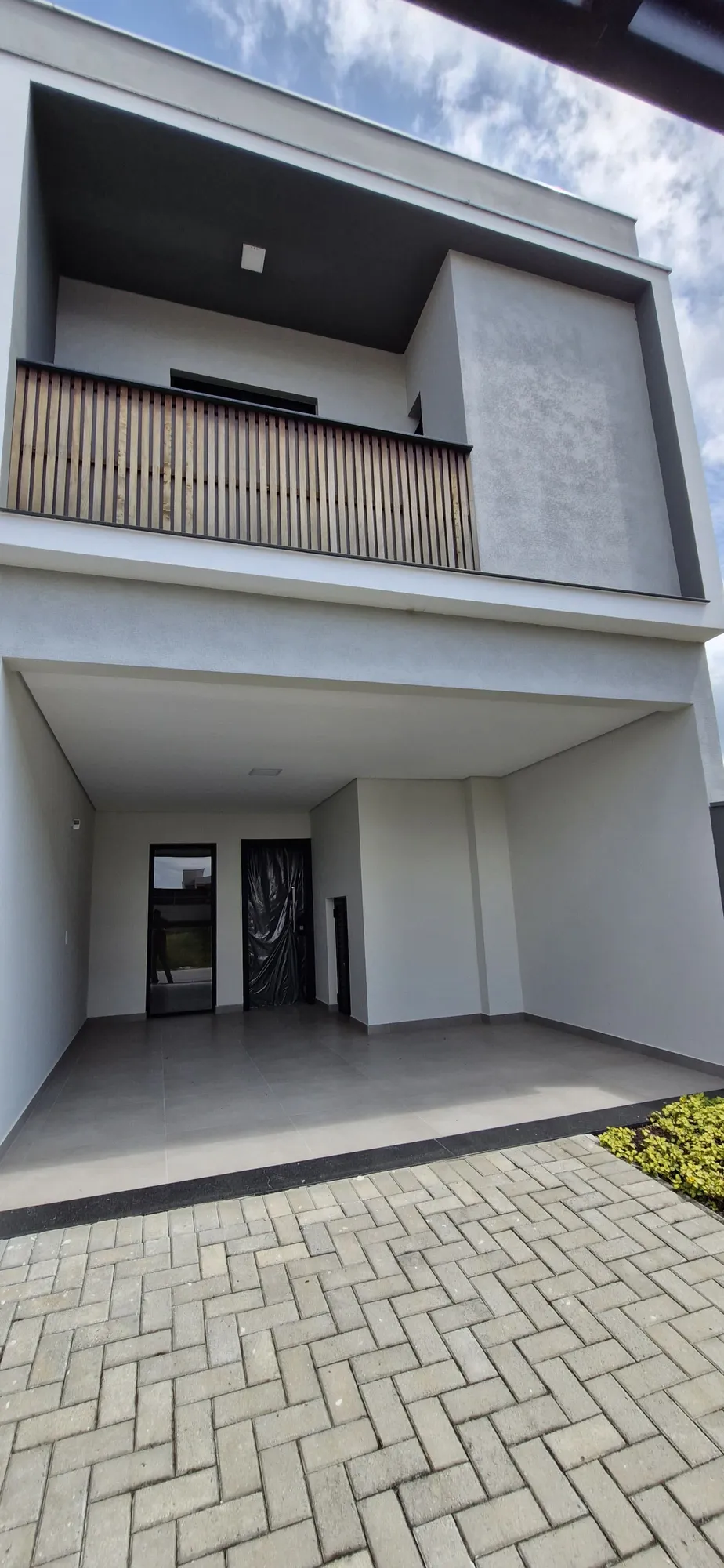 Sobrado com 2 suítes + Closet + Varanda - foto 1