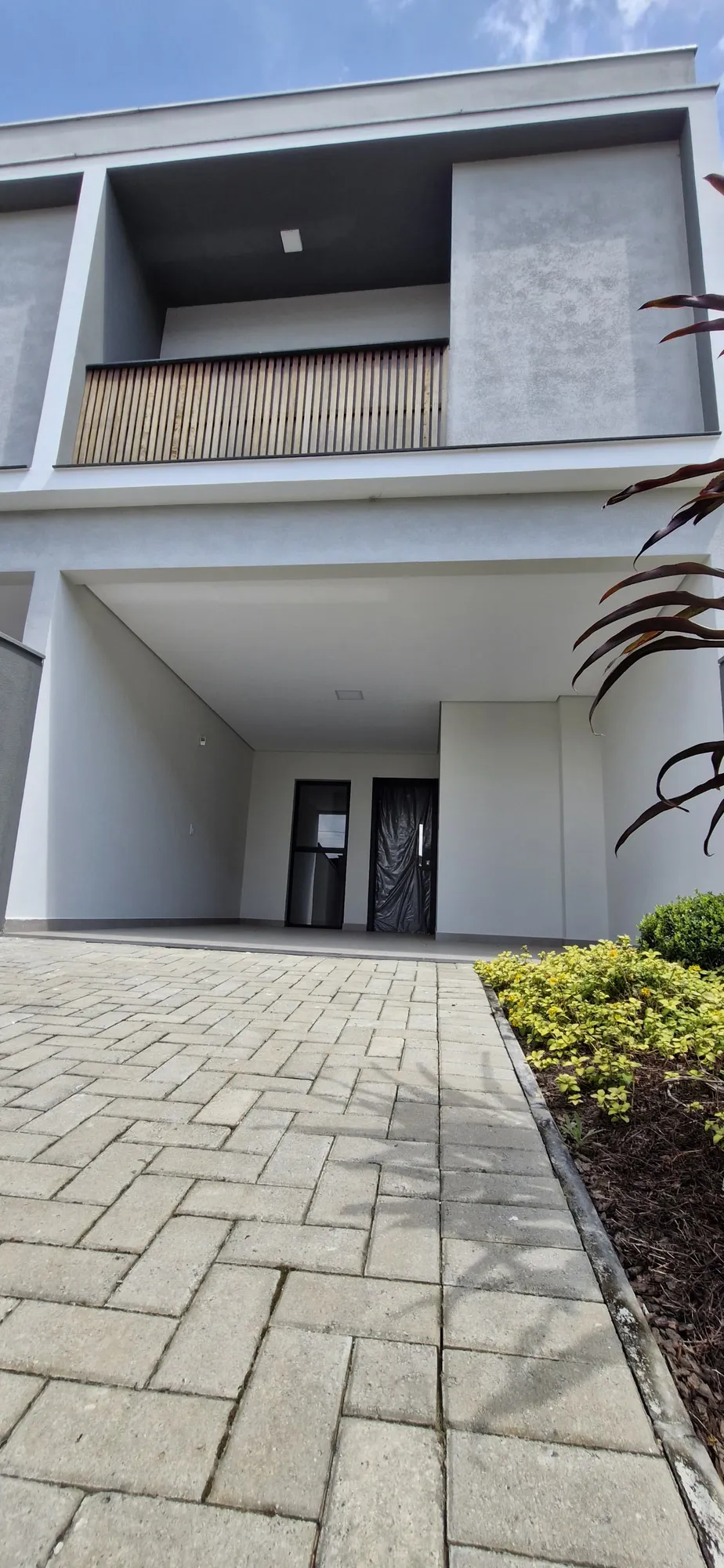 Sobrado com 2 suítes + Closet + Varanda — foto 2