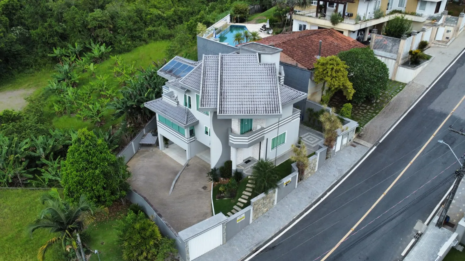 Maravilhosa Casa em Local Nobre de Gaspar - foto 1