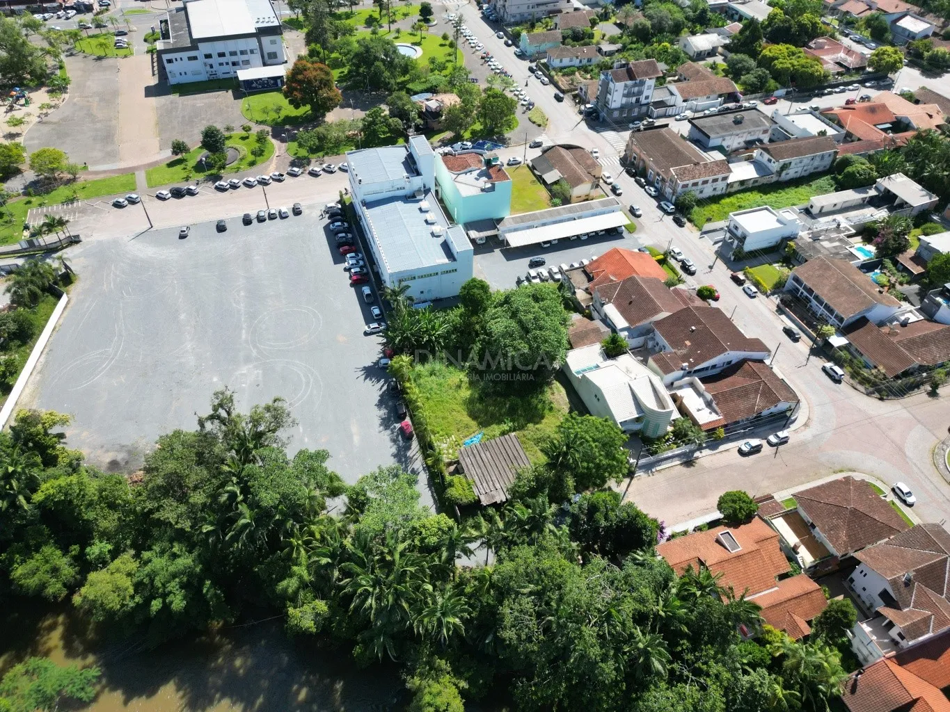 Terreno comercial ou residencial, para construção ou investimento no Centro da Cidade de Timbó, próximo a Prefeitura, parque, mercado público e comércio em geral! Dinâmica Sul, a imobiliária em Blumenau presente nas suas conquistas! — foto 4