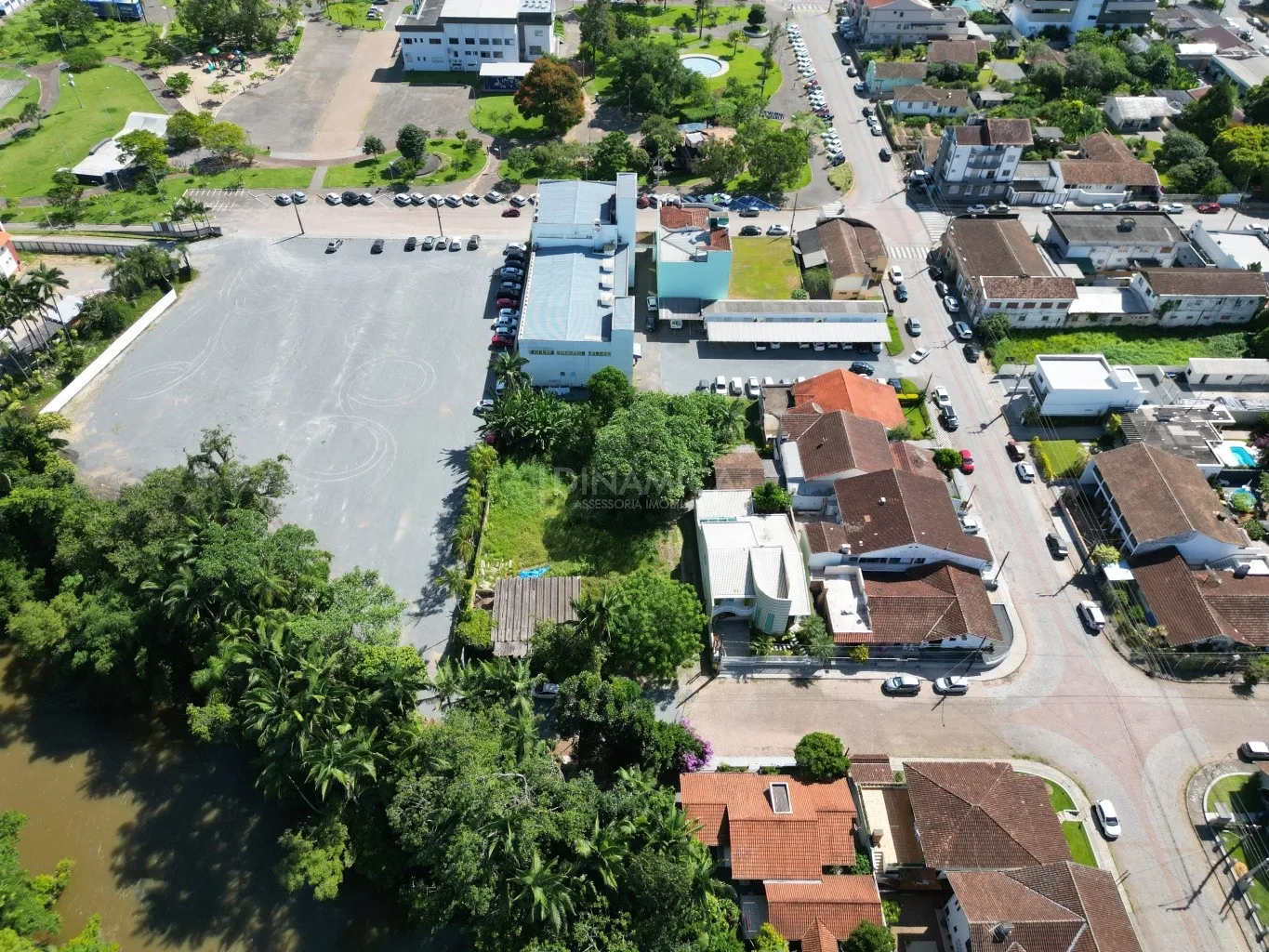 Terreno comercial ou residencial, para construção ou investimento no Centro da Cidade de Timbó, próximo a Prefeitura, parque, mercado público e comércio em geral! Dinâmica Sul, a imobiliária em Blumenau presente nas suas conquistas! — foto 5
