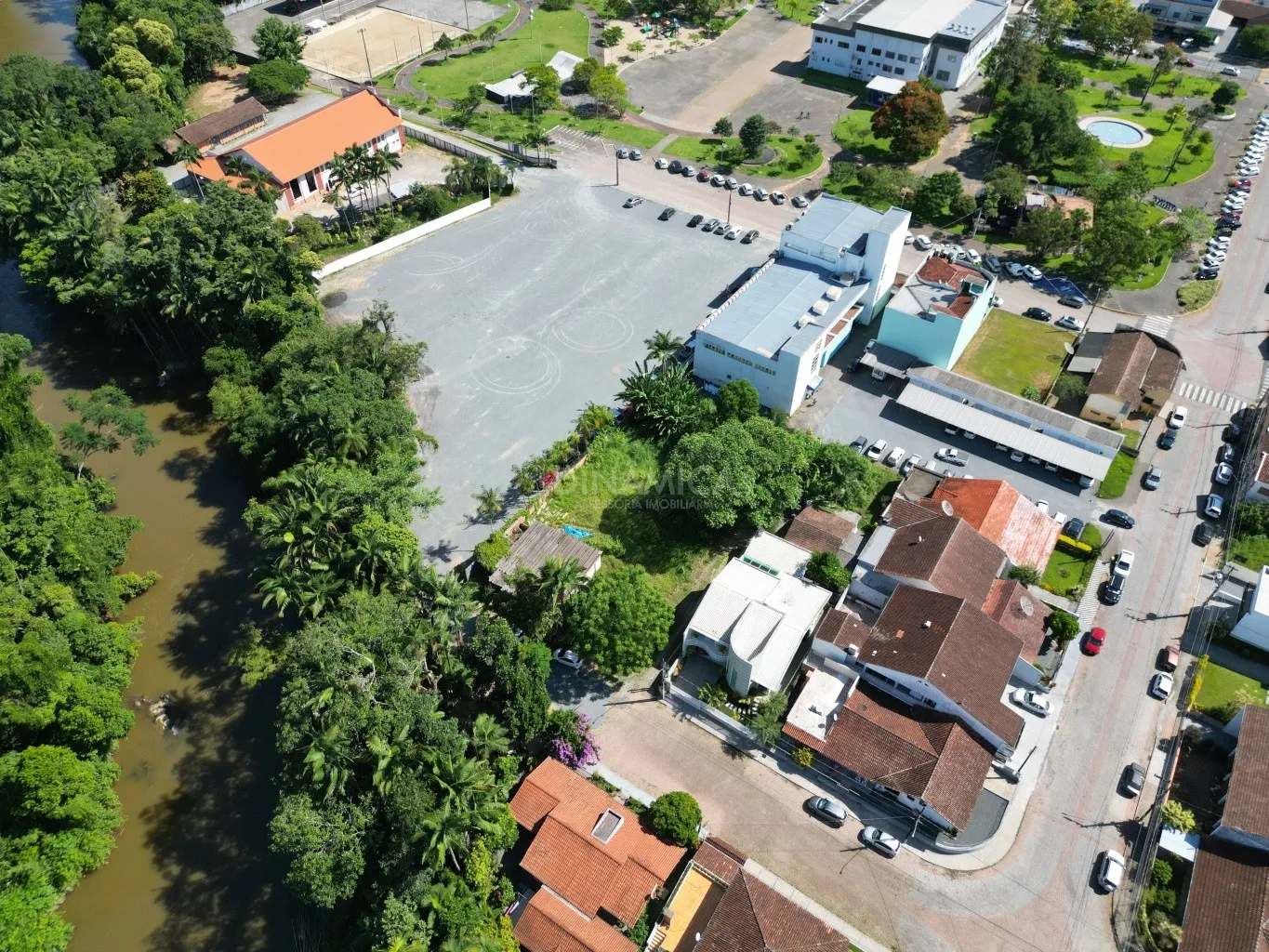Terreno comercial ou residencial, para construção ou investimento no Centro da Cidade de Timbó, próximo a Prefeitura, parque, mercado público e comércio em geral! Dinâmica Sul, a imobiliária em Blumenau presente nas suas conquistas! — foto 6