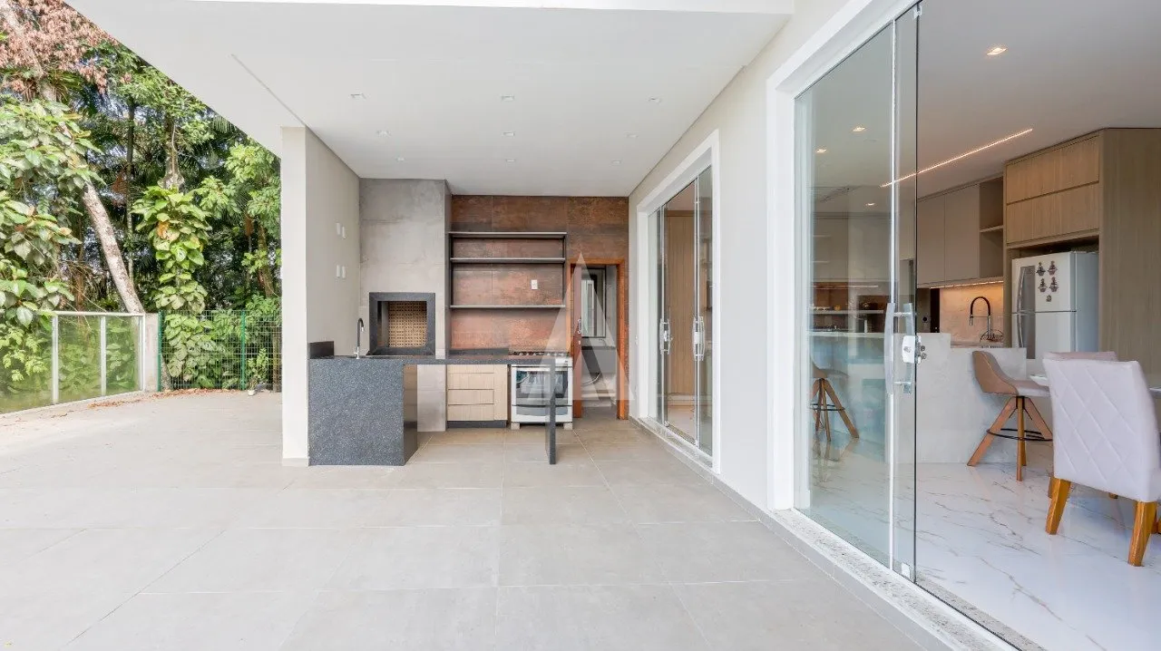 Casa em Condomínio com 1 suíte(s) mais 2 quarto(s) à venda no bairro América em Joinville, de R$ 3.200.000.00. Por R$2.880.000,00 — foto 2
