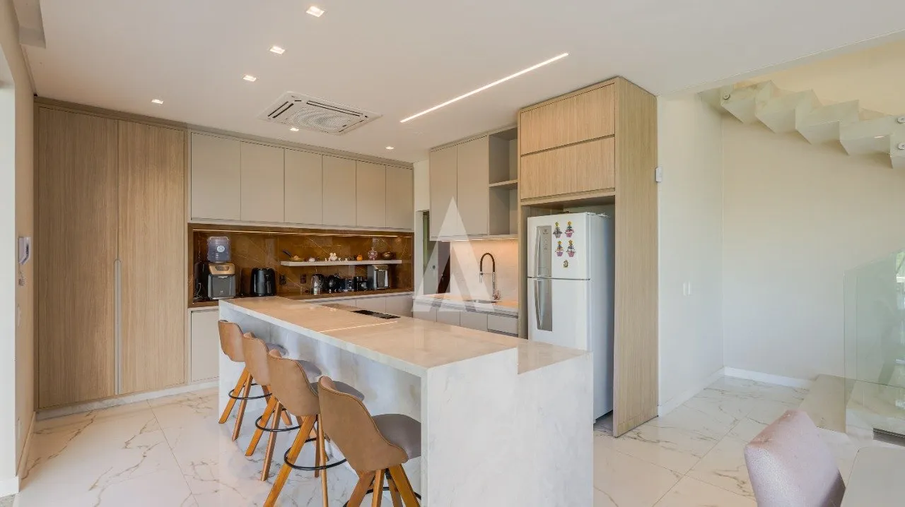 Casa em Condomínio com 1 suíte(s) mais 2 quarto(s) à venda no bairro América em Joinville, de R$ 3.200.000.00. Por R$2.880.000,00 — foto 5