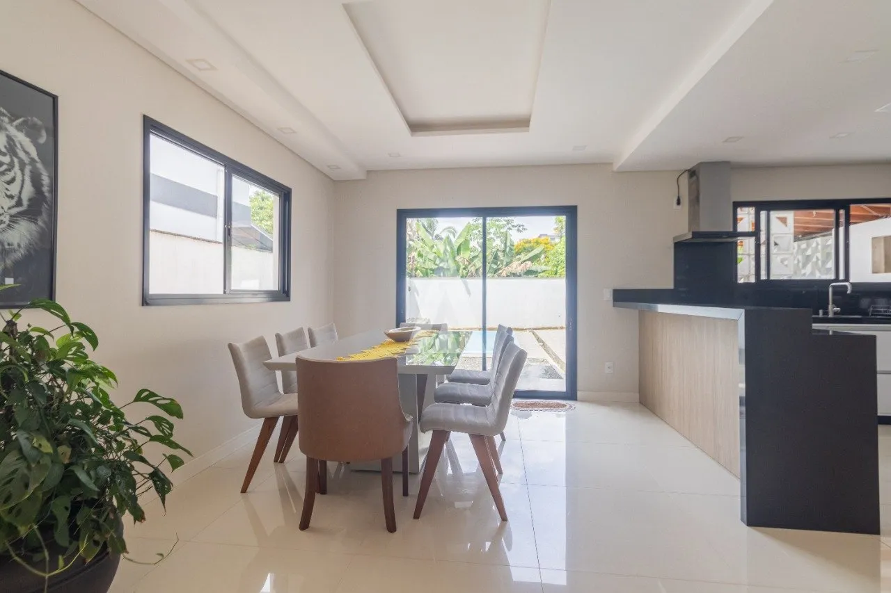 Casa com 1 suíte(s) mais 2 quarto(s) à venda no bairro Pirabeiraba em Joinville, por R$ 2.100.000,00. — foto 4