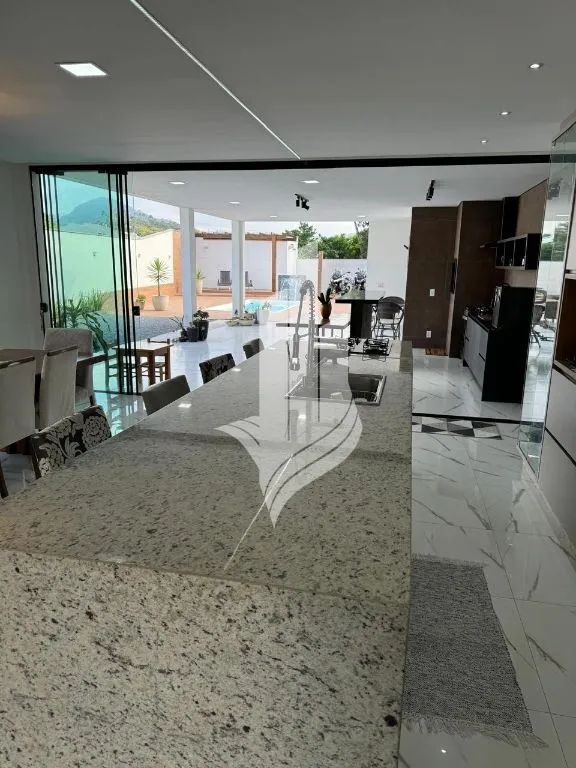 Residência moderna com piscina no bairro Fortaleza Alta — foto 3