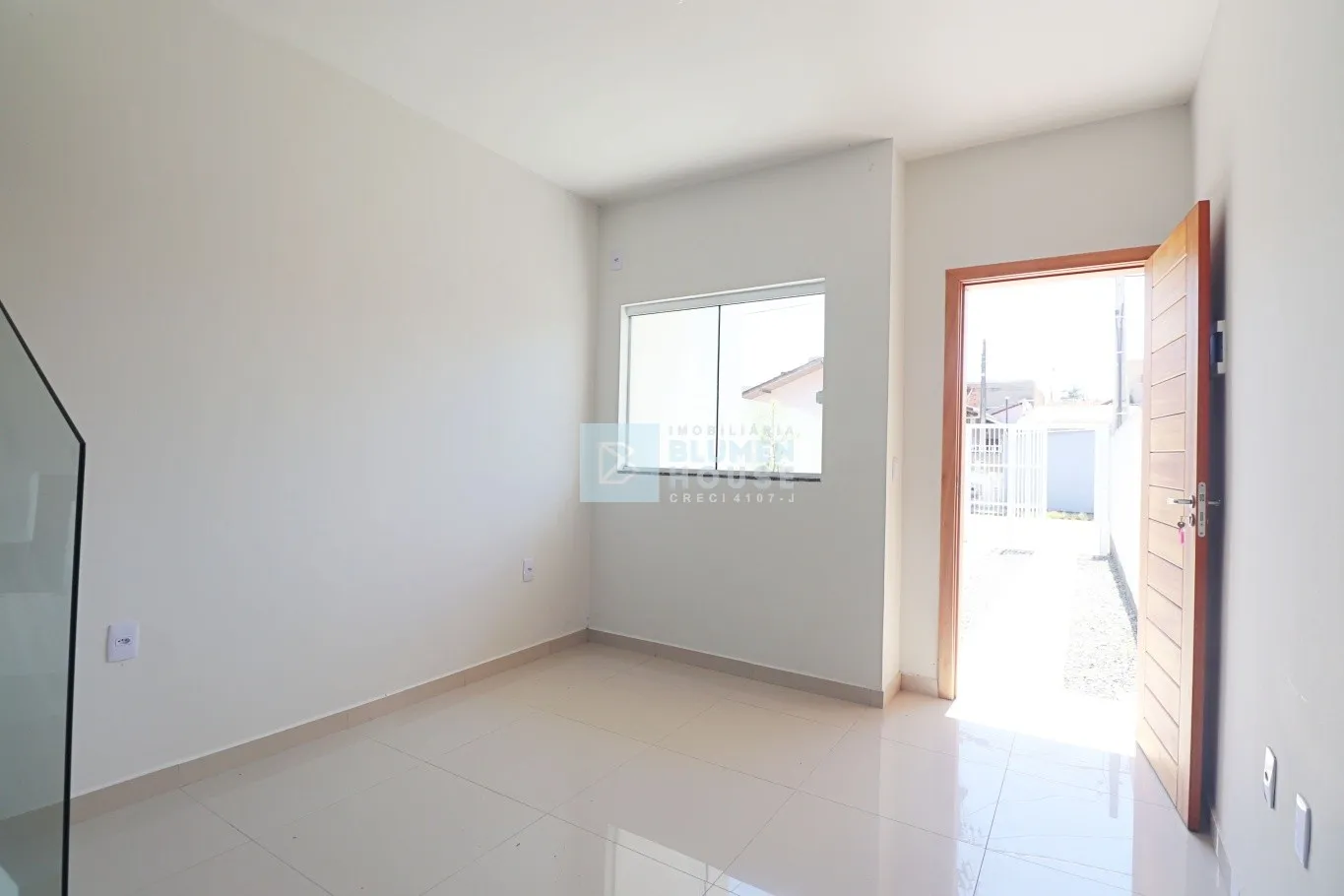 Sobrado com 2 suítes no bairro Velha Central! — foto 2